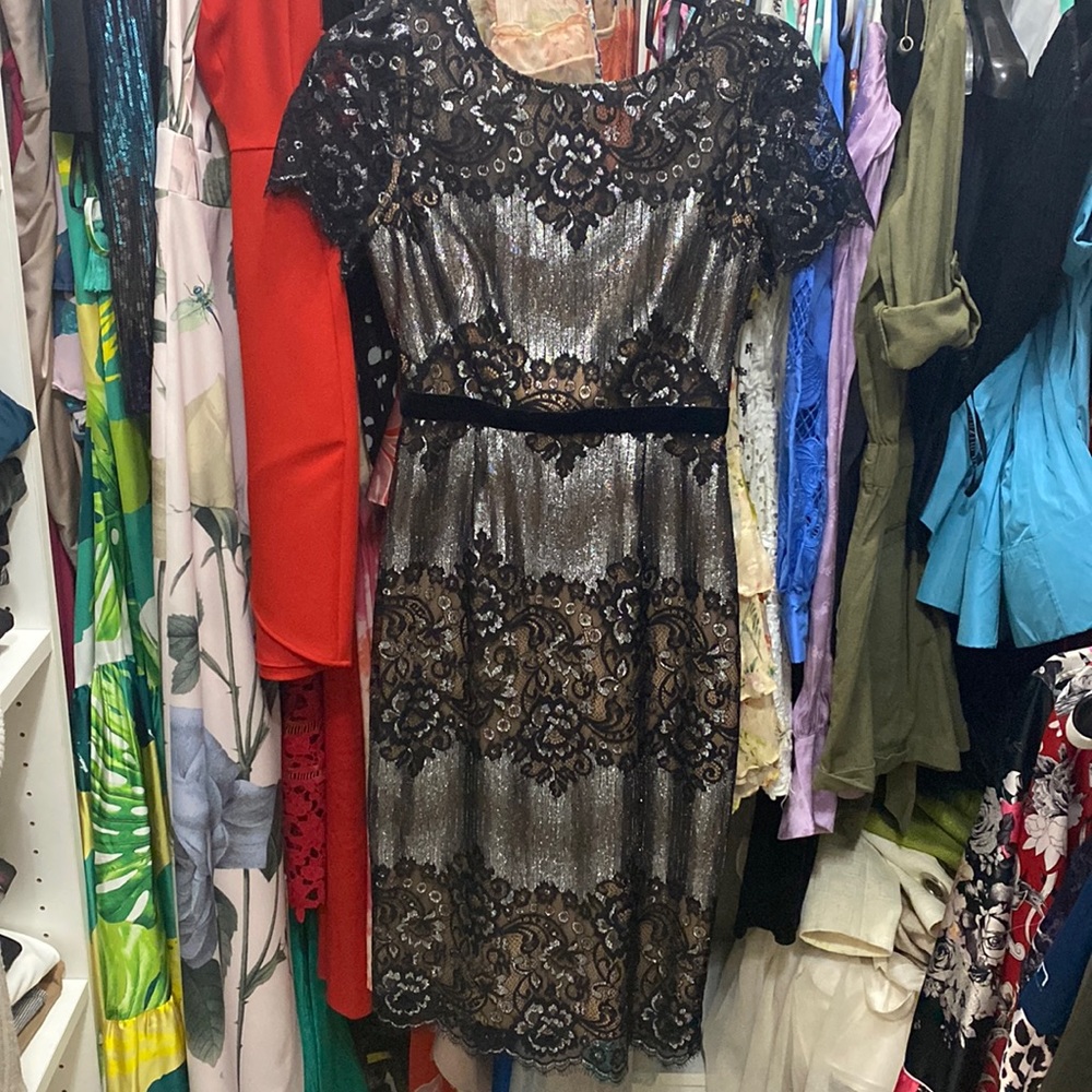 Gorgeous Bcbg midi dress